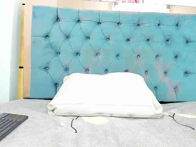 PocahontasPow webcam