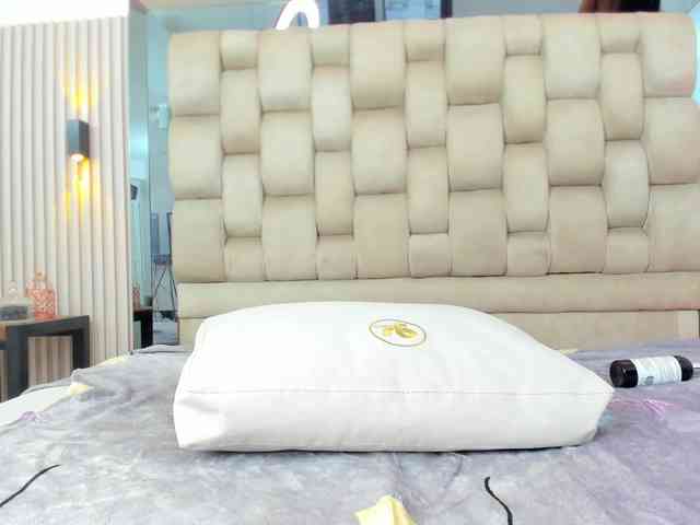 PocahontasPow webcam