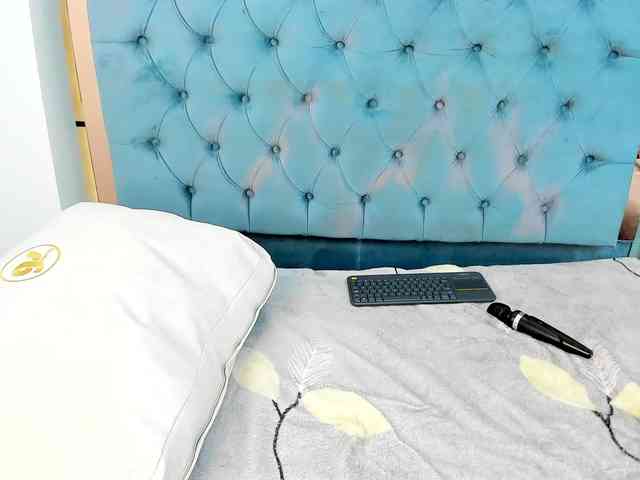 PocahontasPow webcam