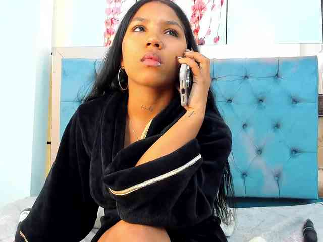 PocahontasPow webcam