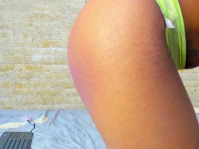 PocahontasPow webcam