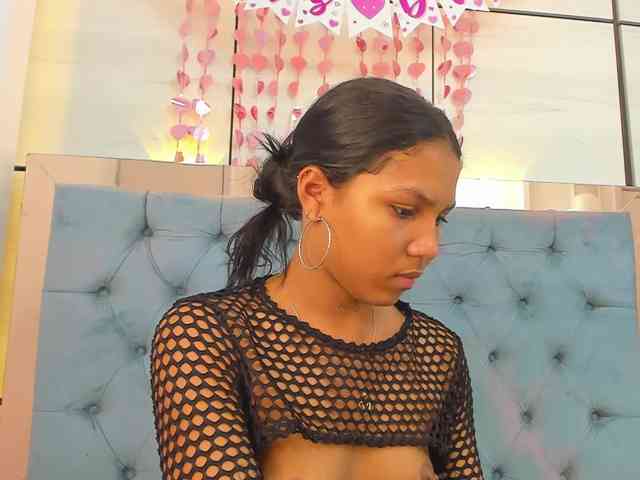 PocahontasPow webcam