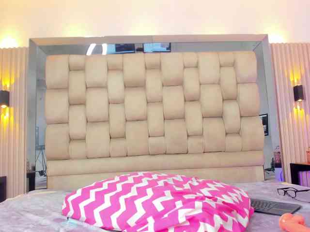 PocahontasPow webcam