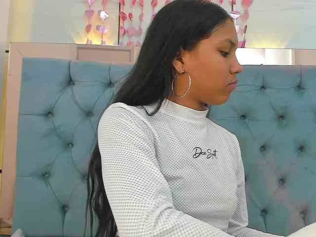 PocahontasPow webcam