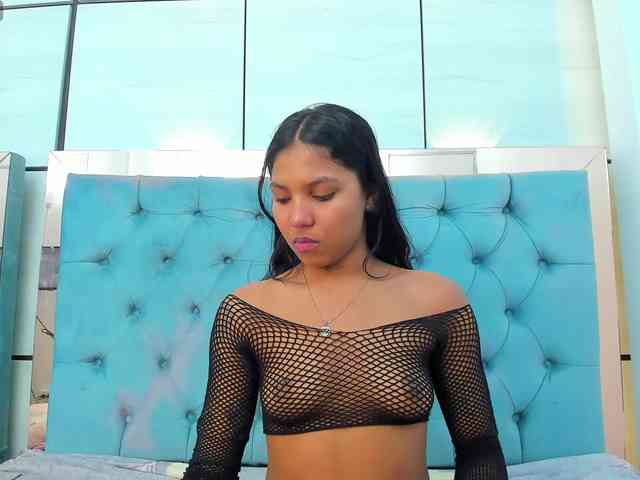 PocahontasPow webcam