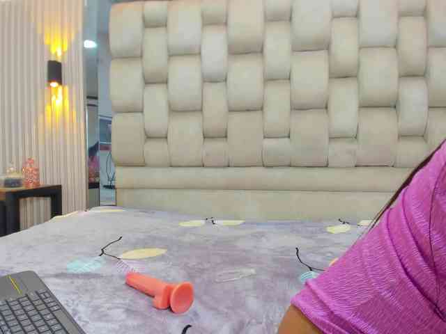 PocahontasPow webcam