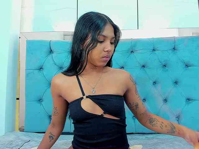 PocahontasPow webcam