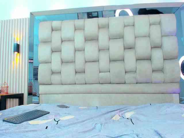 PocahontasPow webcam