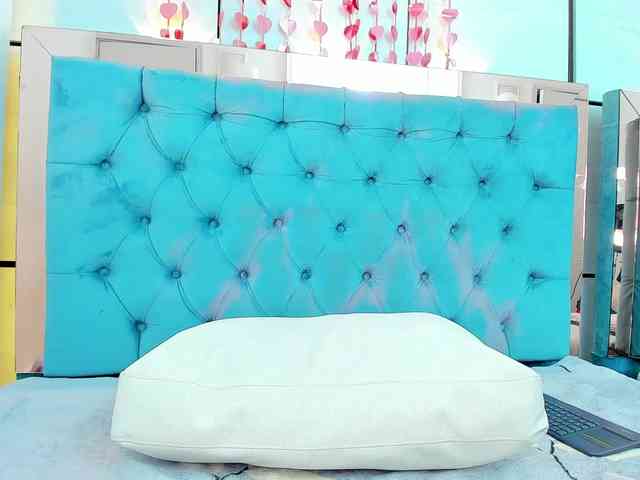 PocahontasPow webcam