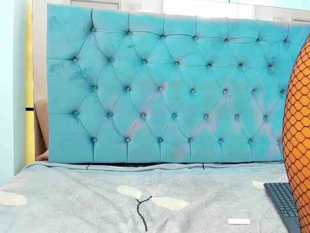 PocahontasPow webcam