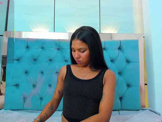 PocahontasPow webcam