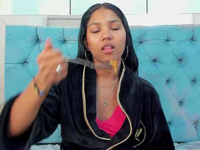 PocahontasPow webcam