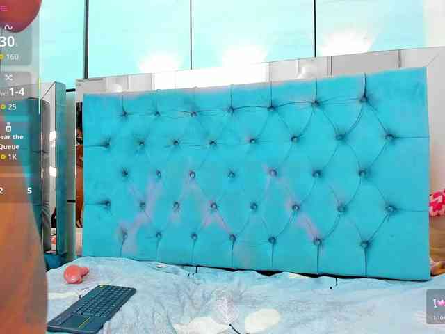 PocahontasPow webcam