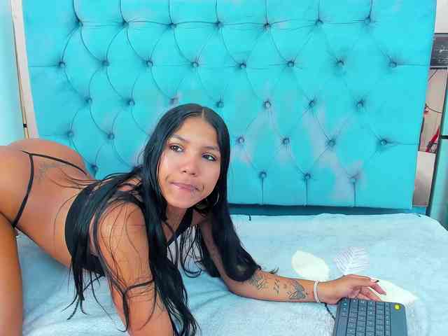 PocahontasPow webcam