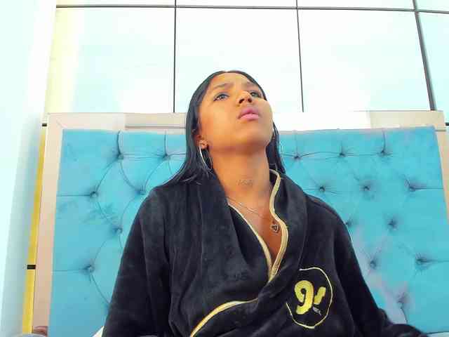 PocahontasPow webcam