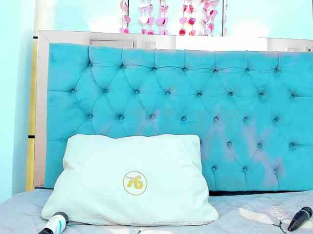 PocahontasPow webcam