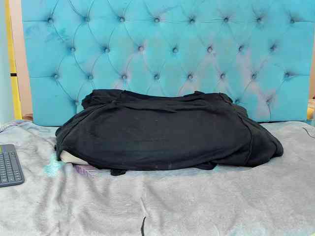 PocahontasPow webcam