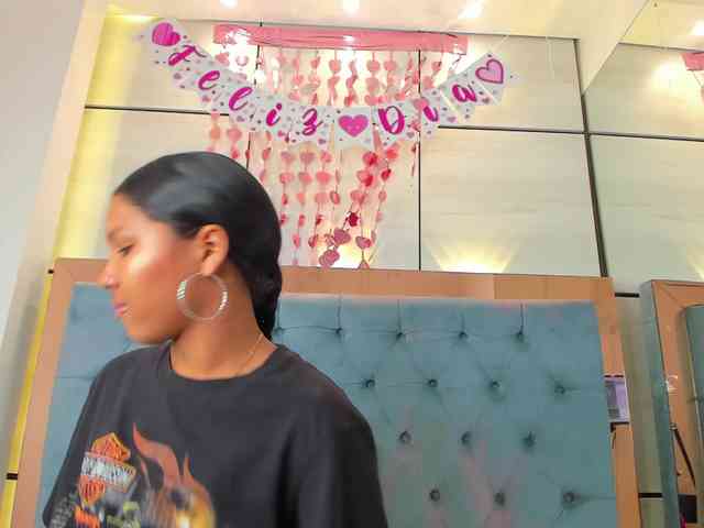 PocahontasPow webcam