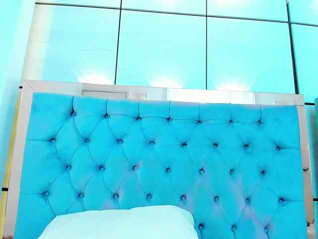 PocahontasPow webcam