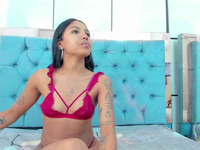 PocahontasPow webcam