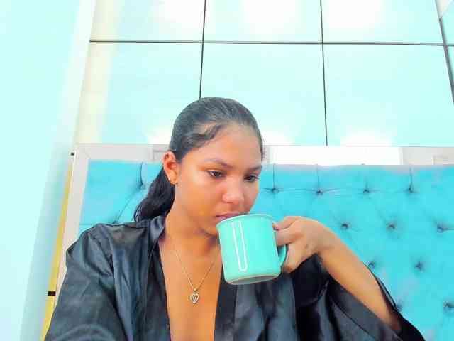 PocahontasPow webcam