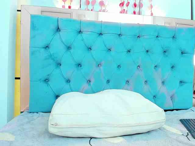 PocahontasPow webcam