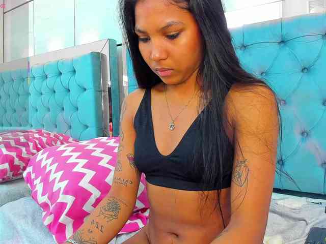 PocahontasPow webcam