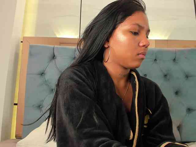 PocahontasPow webcam