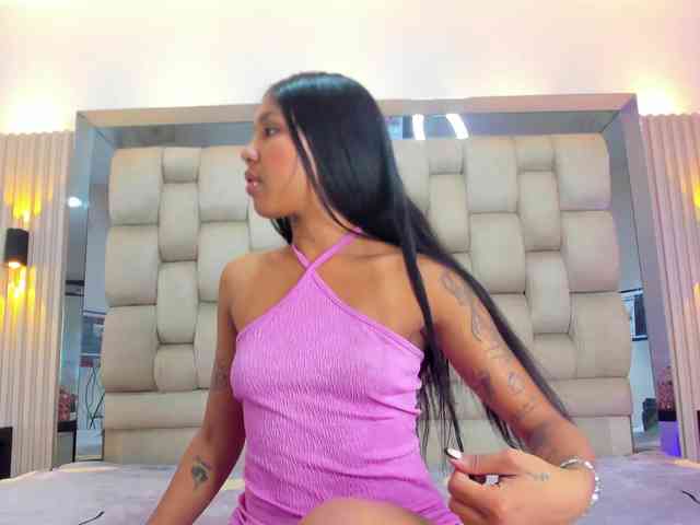 PocahontasPow webcam