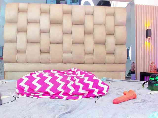 PocahontasPow webcam