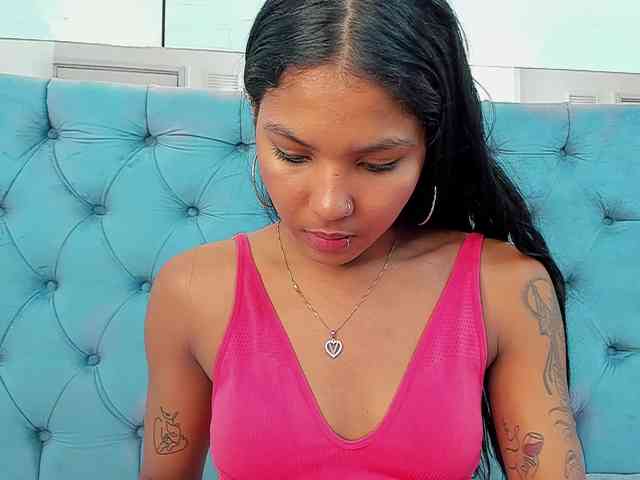 PocahontasPow webcam