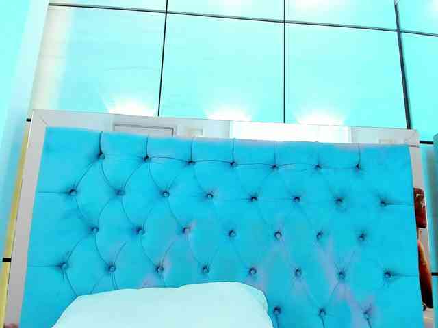 PocahontasPow webcam