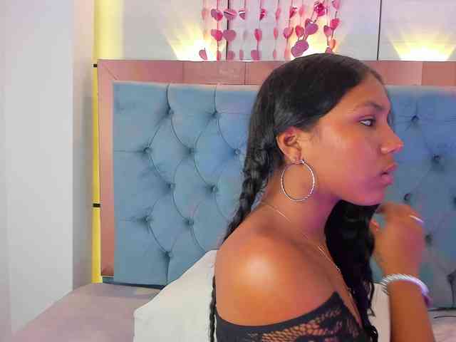 PocahontasPow webcam