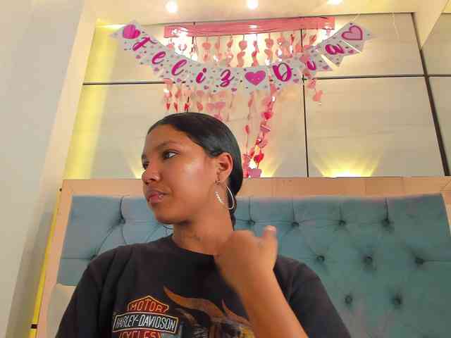 PocahontasPow webcam