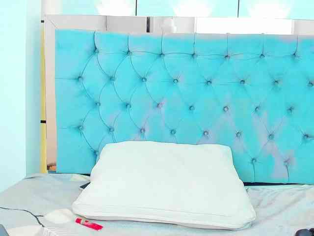 PocahontasPow webcam