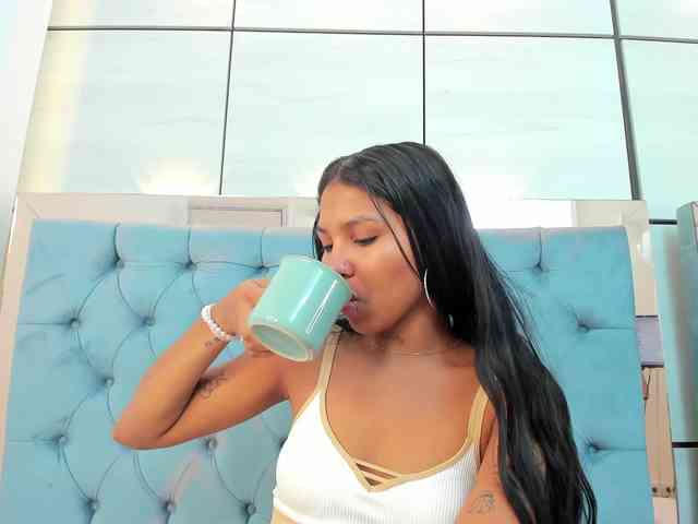 PocahontasPow webcam