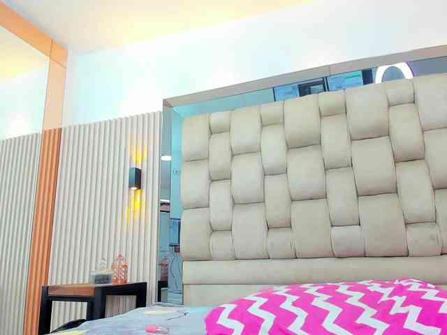 PocahontasPow webcam