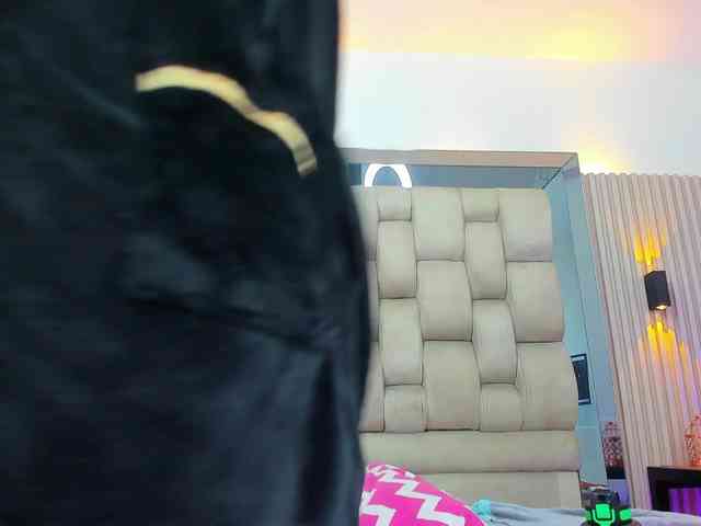 PocahontasPow webcam