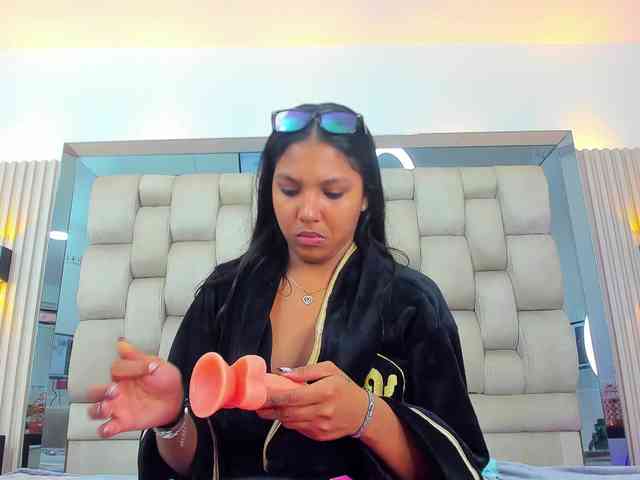 PocahontasPow webcam