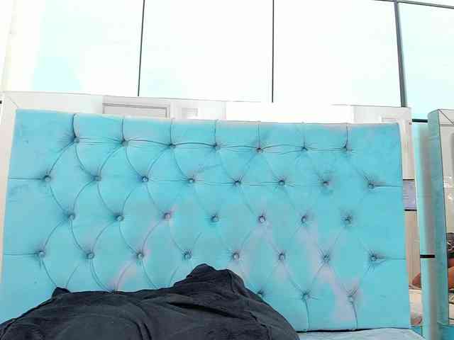 PocahontasPow webcam