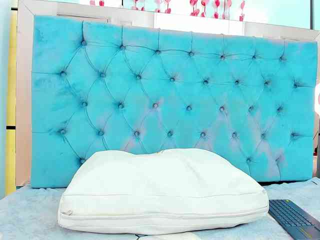 PocahontasPow webcam