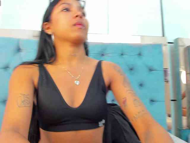 PocahontasPow webcam