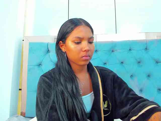 PocahontasPow webcam