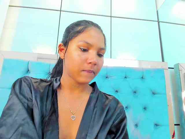 PocahontasPow webcam