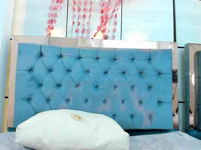 PocahontasPow webcam