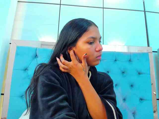 PocahontasPow webcam