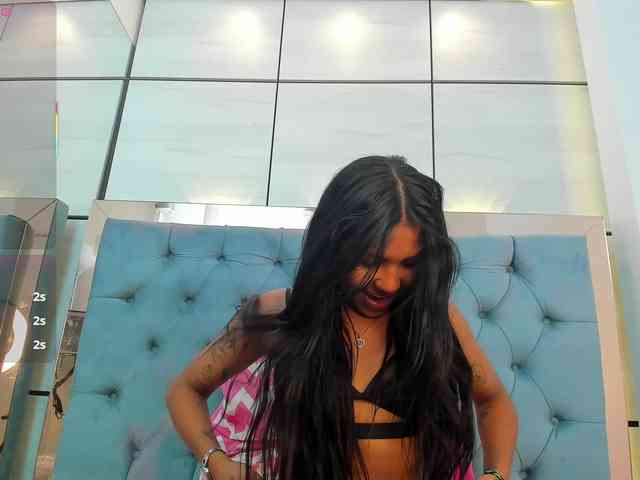 PocahontasPow webcam