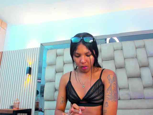 PocahontasPow webcam