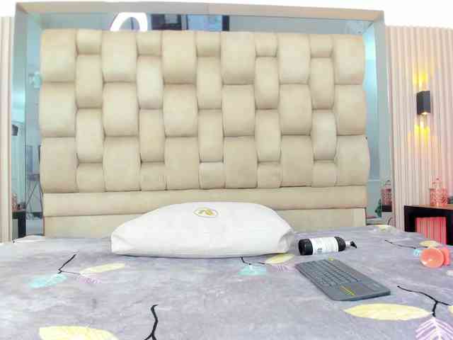 PocahontasPow webcam