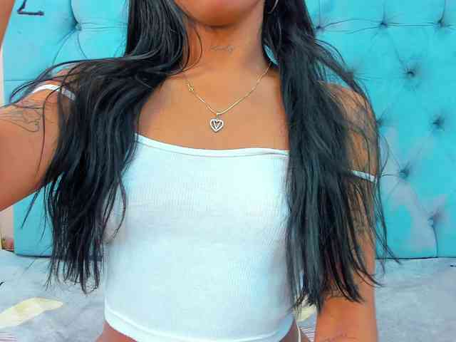 PocahontasPow webcam